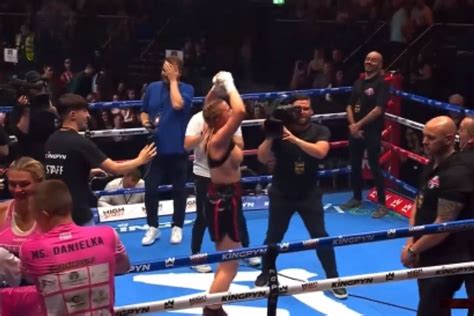 daniella hemsley just flashed the audience|Boxer Daniella Hemsley Flashes After Defeating Aleksandra。